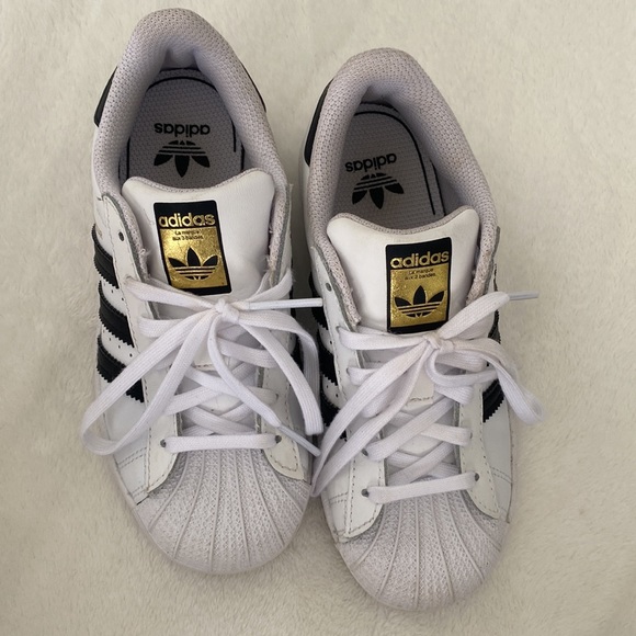 Adidas LIKE NEW Kids size US 13.5 sneakers - Picture 3 of 8